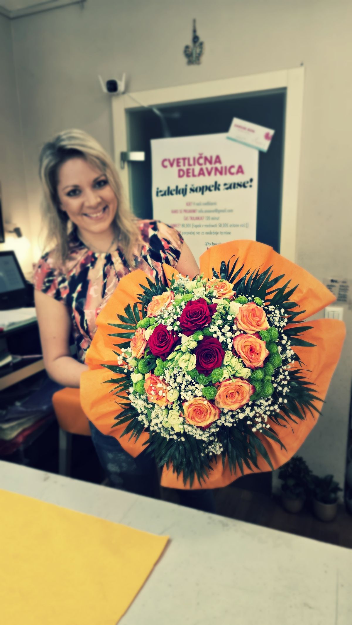 Beli elegantski šopek Anaeva
